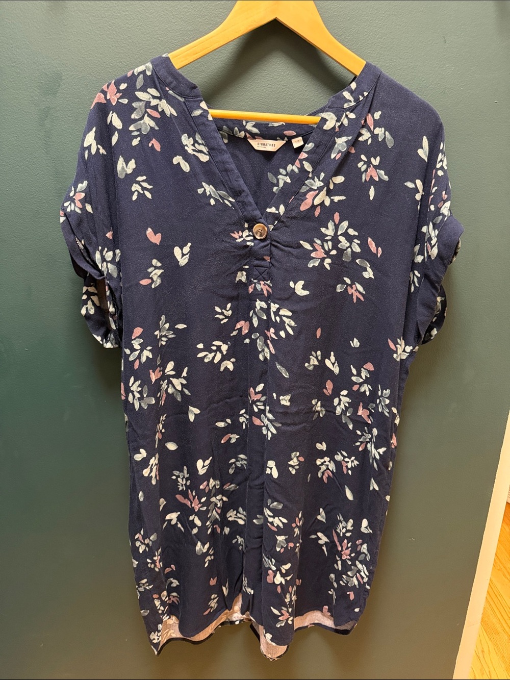 Reitman’s short sleeved mini shift dresss